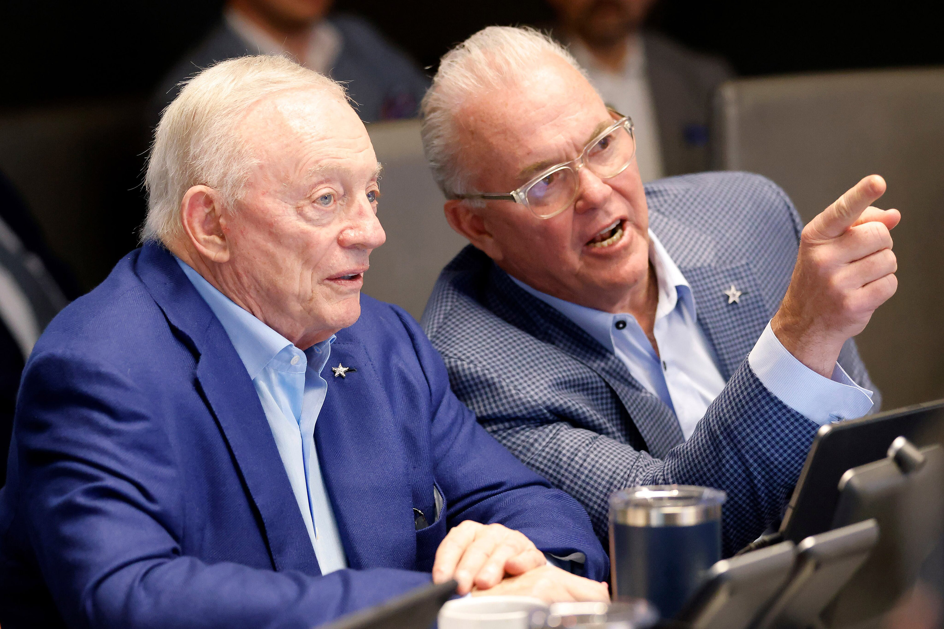 Cowboys draft: Dallas trades up to pick 11