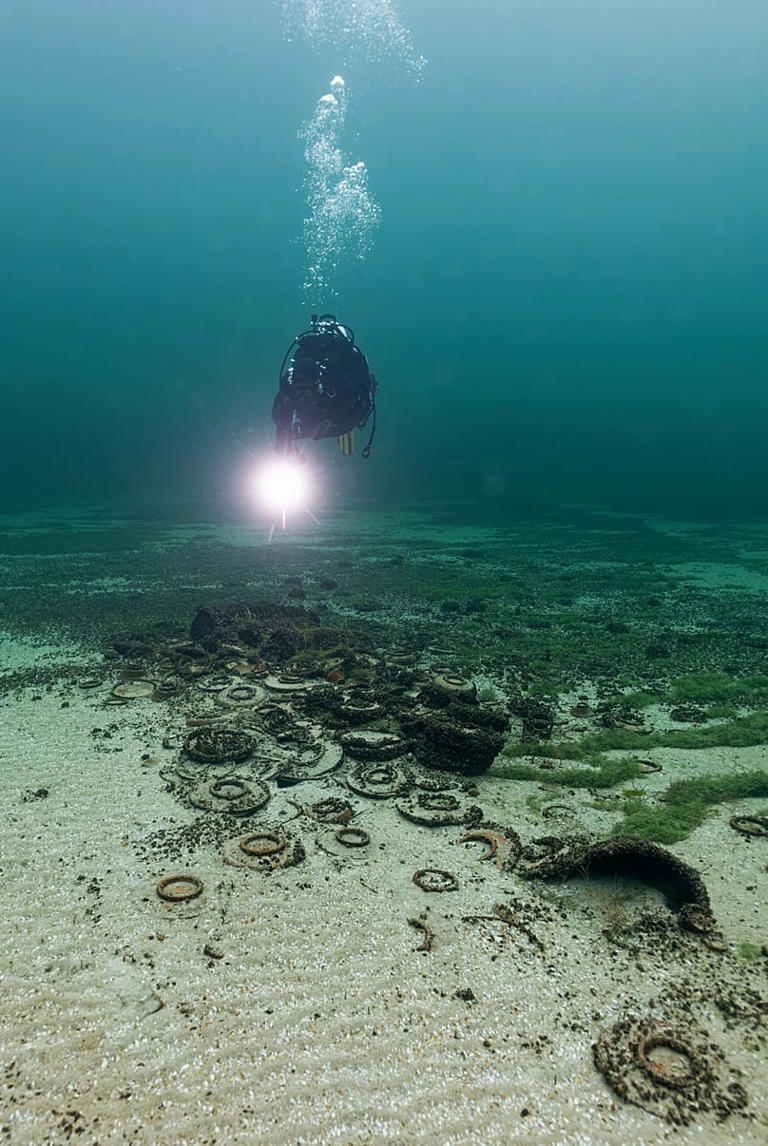 Spectacular find: archaeologists recover 1000 Roman objects from a