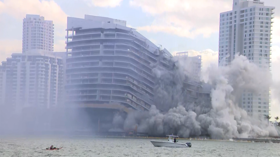 Iconic Mandarin Oriental Hotel demolished<br><br>