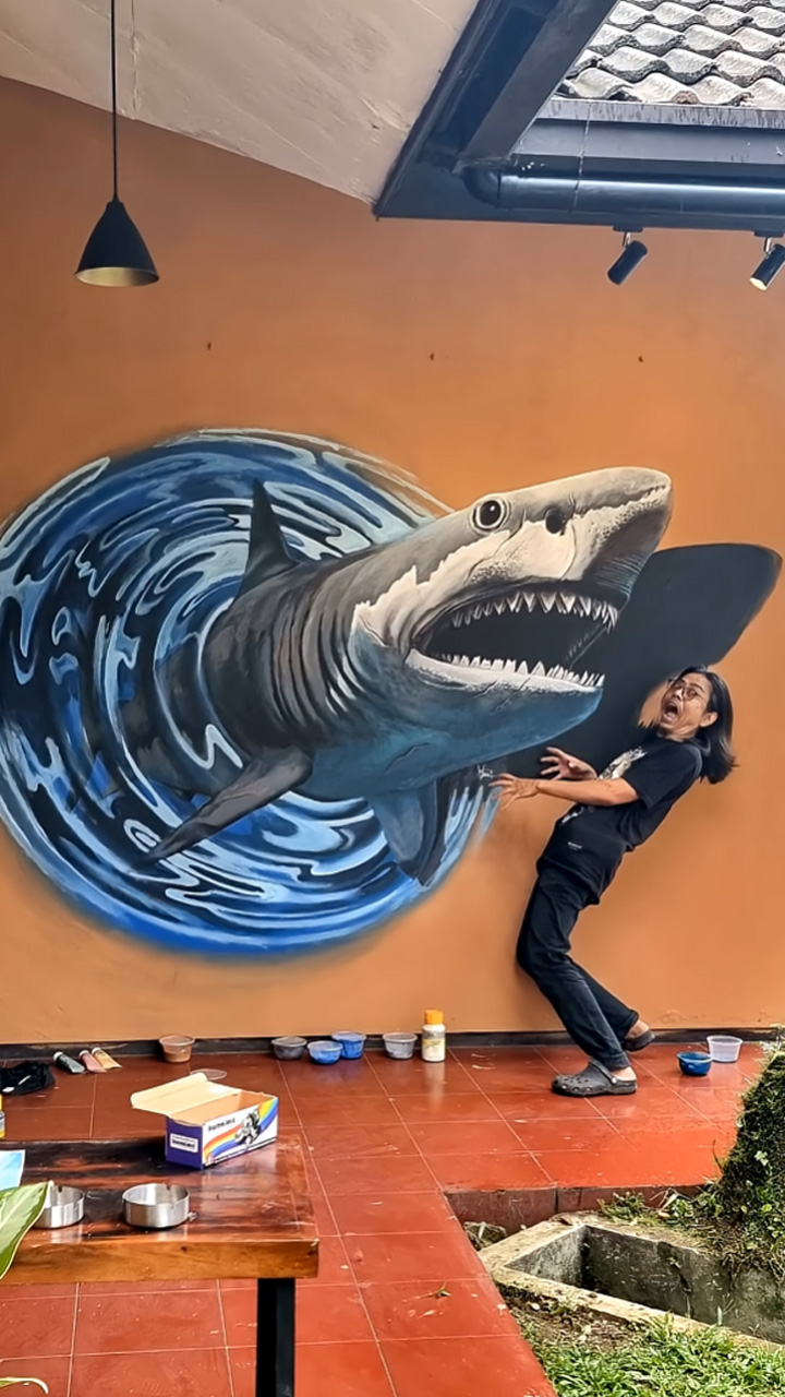 Hyper realistic shark mural: 3D ocean art tutorial with depth and motion