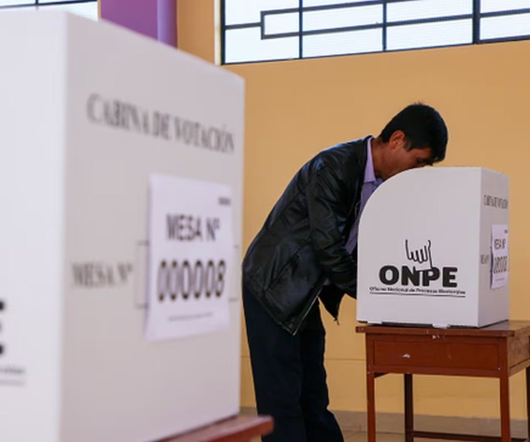 Iniciaron las elecciones de la primera vuelta presidencial en Perú con ...