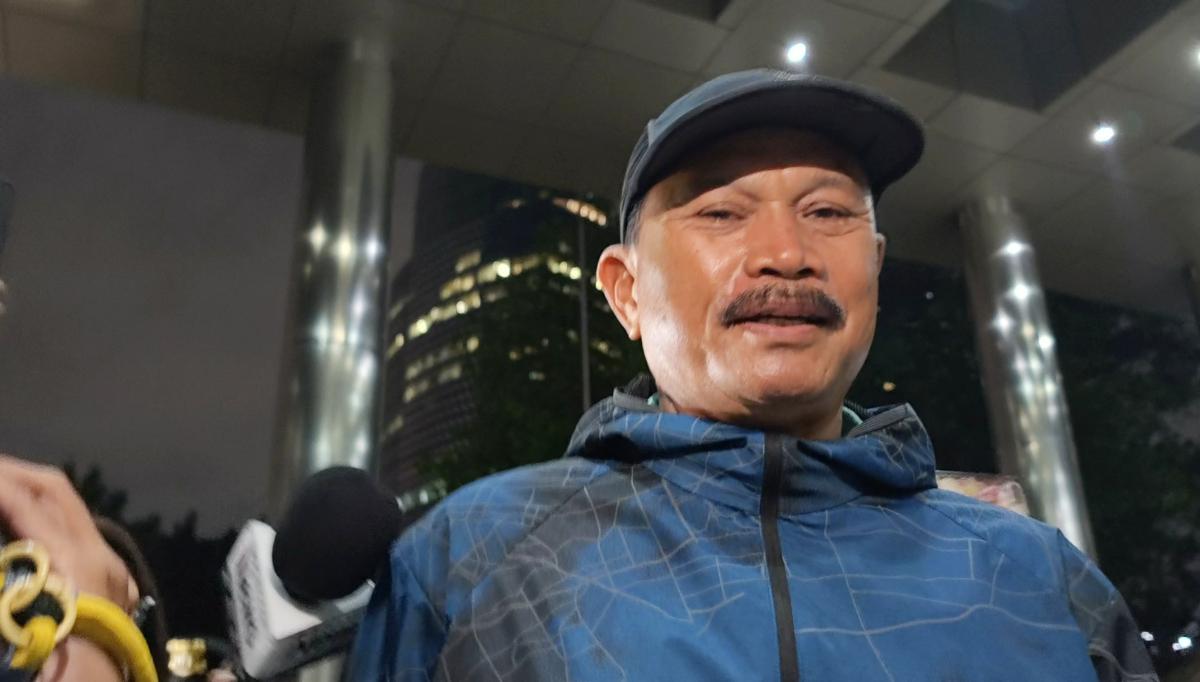 OTT KPK – Wali Kota Madiun, Maidi, tiba di Gedung Merah Putih Komisi Pemberantasan Korupsi (KPK), Jakarta Selatan, pada Senin (19/1/2026) malam. (Tribunnews.com/Ilham Rian Pratama)