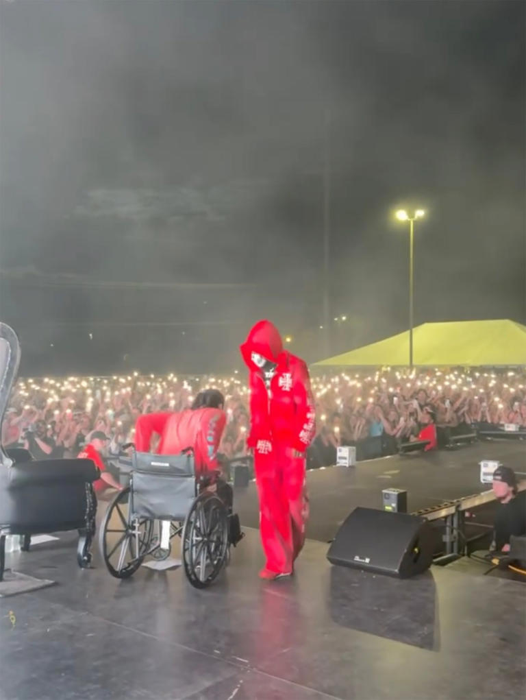 Offset shocks fans by taking the stage — and ditching wheelchair — less ...