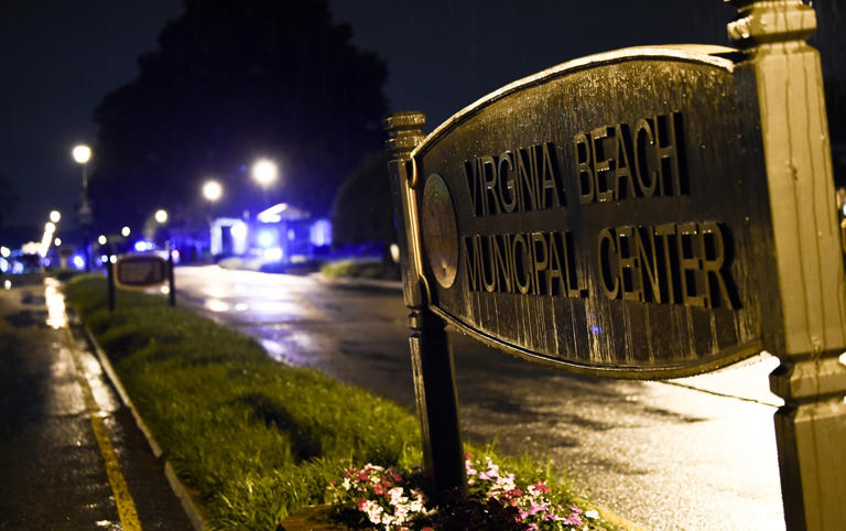 2 gunmen at large after 8 people shot in Virginia Beach, police say