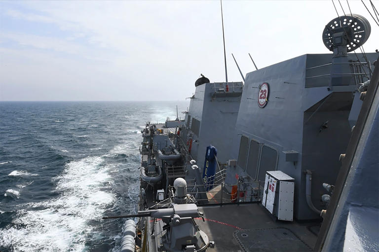 US destroyers reportedly enter Strait of Hormuz
