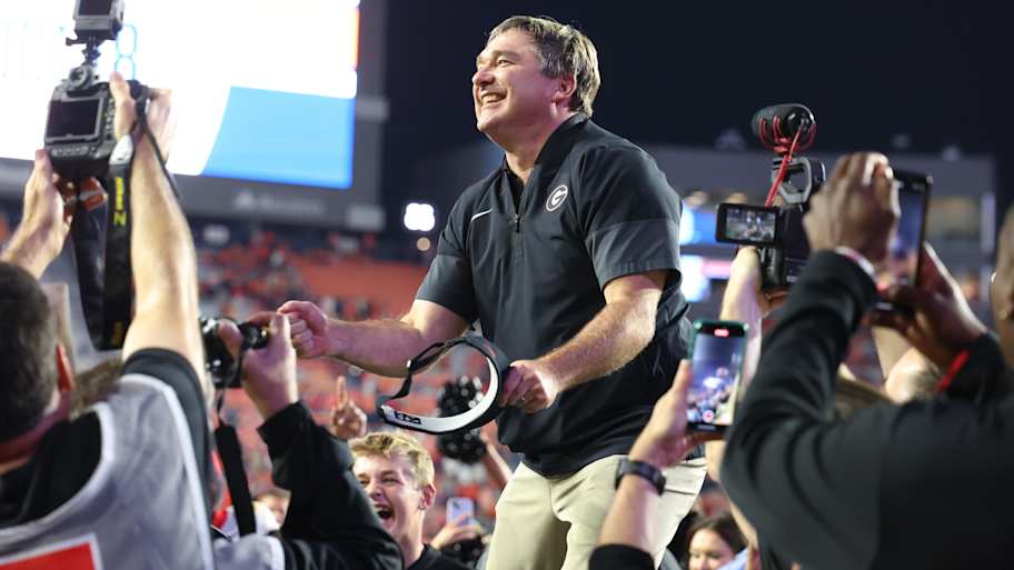 No. 1 college football QB recruit announces commitment date amid major ...