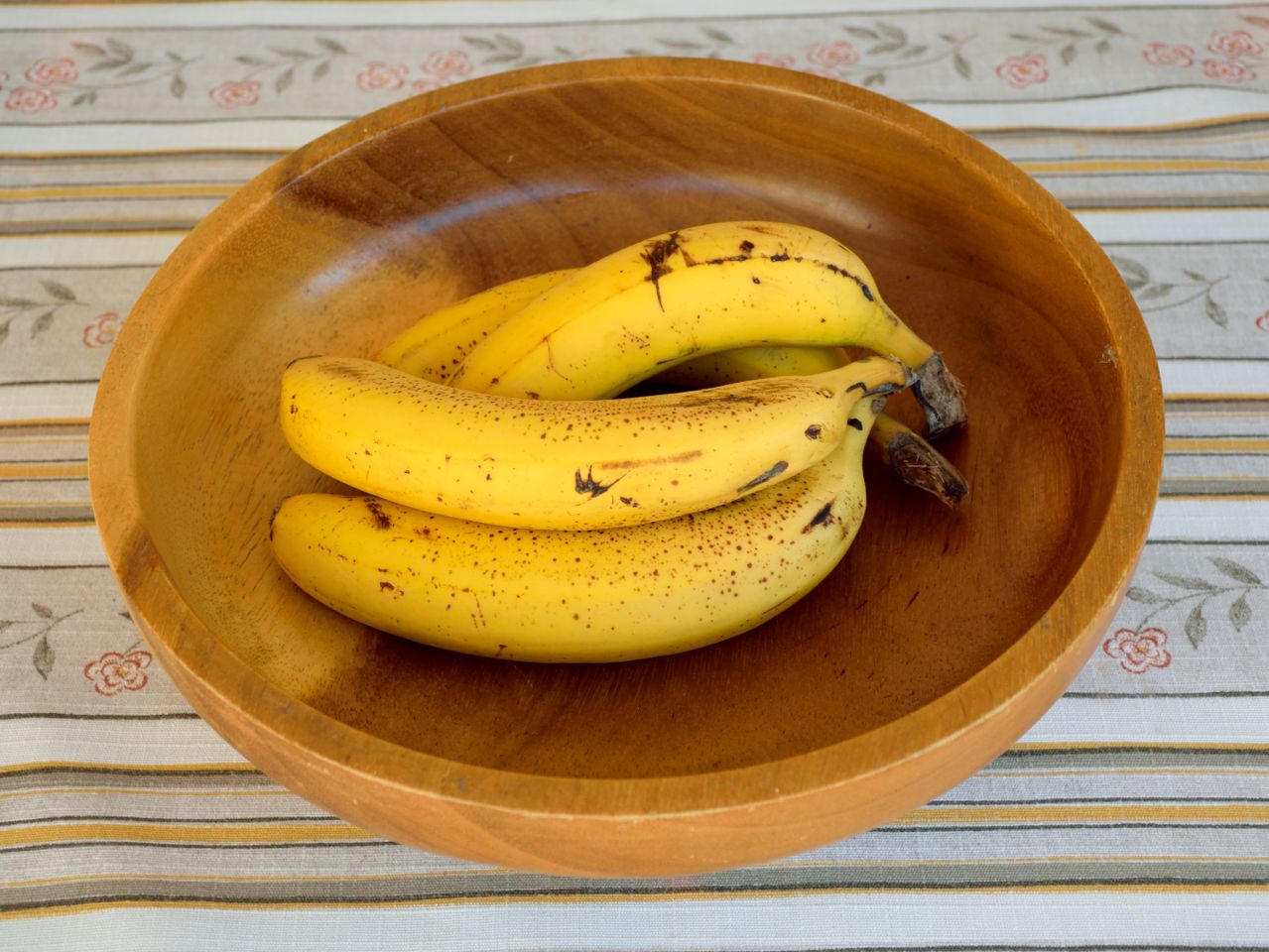 bananas in bowl