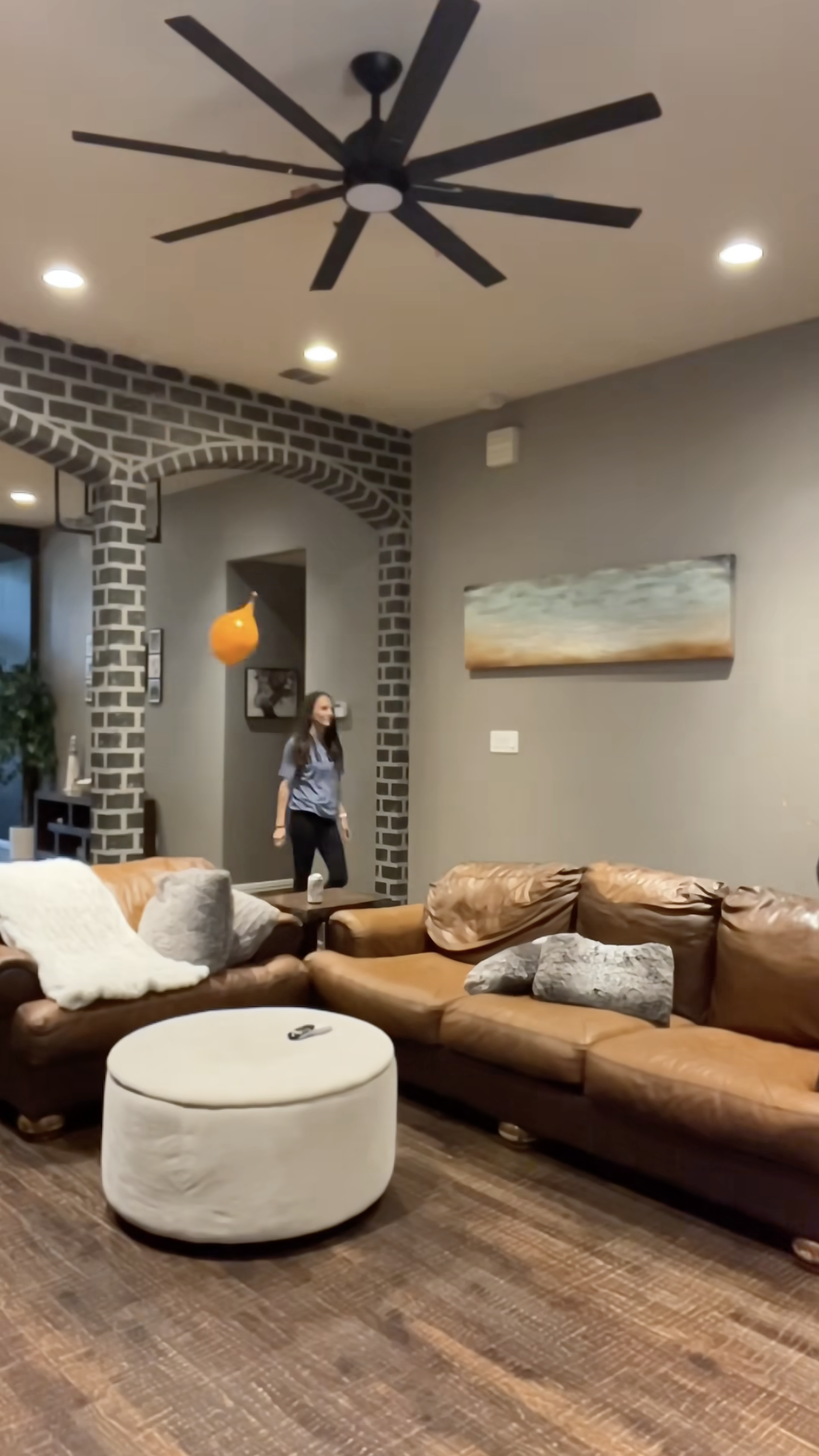 Lindy and JLo balloon release | Fun swinging adventure