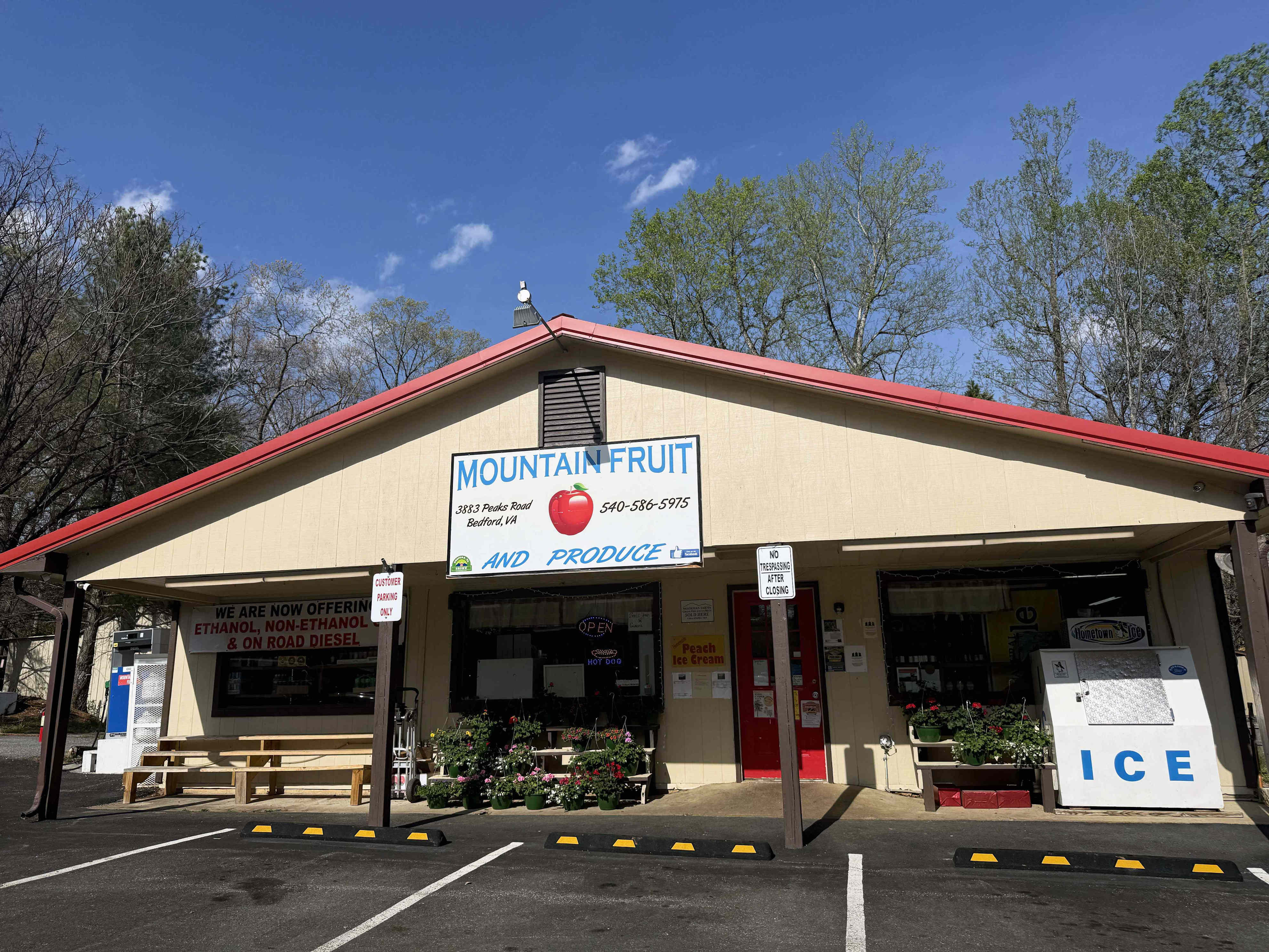 This Blue Ridge Parkway roadside stop is famous for its fried apple ...