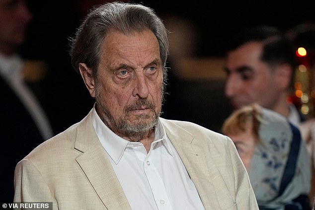 De vader van Elon Musk, Errol, 79, keek toe. De Zuid-Afrikaanse zakenman is een regelmatige bezoeker van Rusland