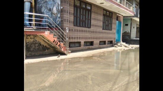 Locals decry recurring sewage overflow woes in Gurugram’s Sec 105 society