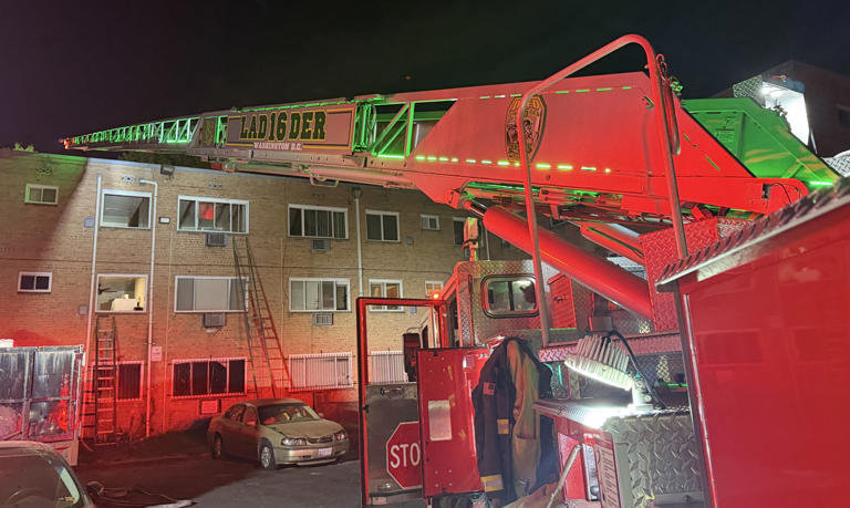 DC firefighters rescue woman from apartment fire in Southeast