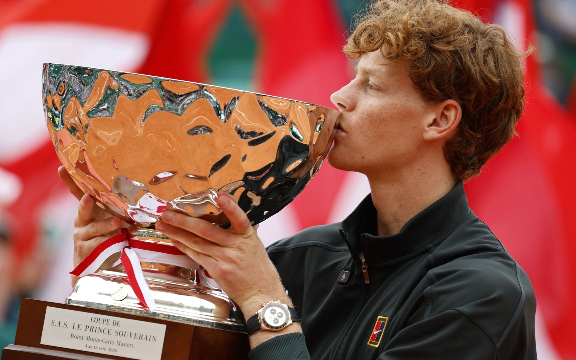 Jannik Sinner breaks extraordinary Carlos Alcaraz tie to retake No 1 spot<br><br>