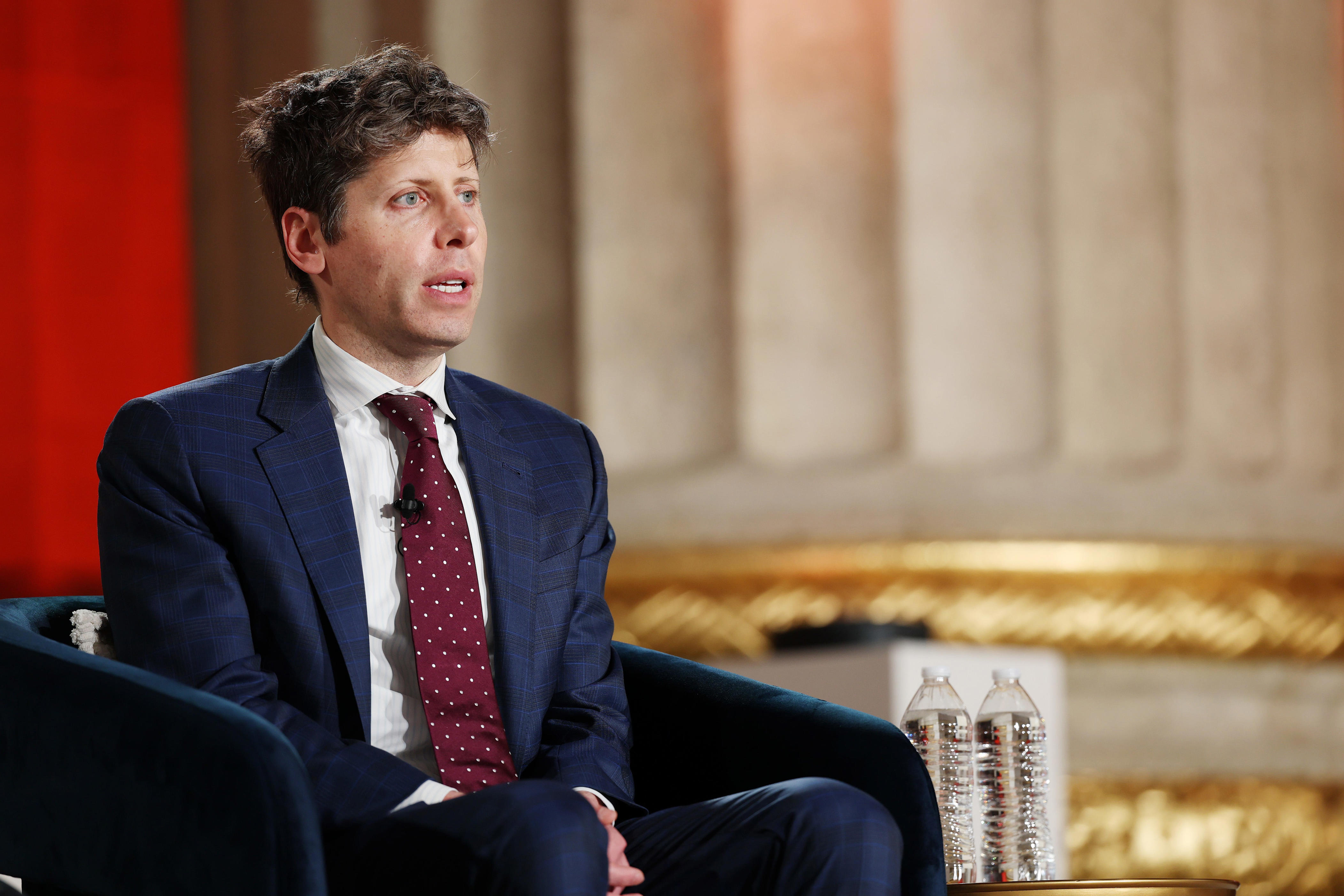 Sam Altman's management quirk? DMing 'a few hundred' OpenAI employees ...