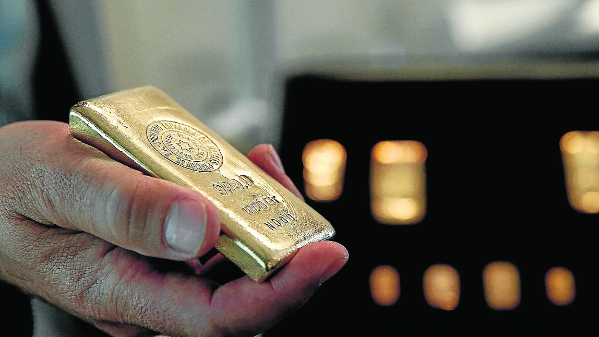 El oro se sale de su guion como refugio inversor y se tambalea con cada ...