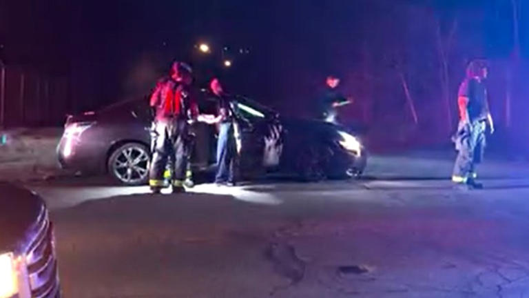 3 people taken to hospital after car crash