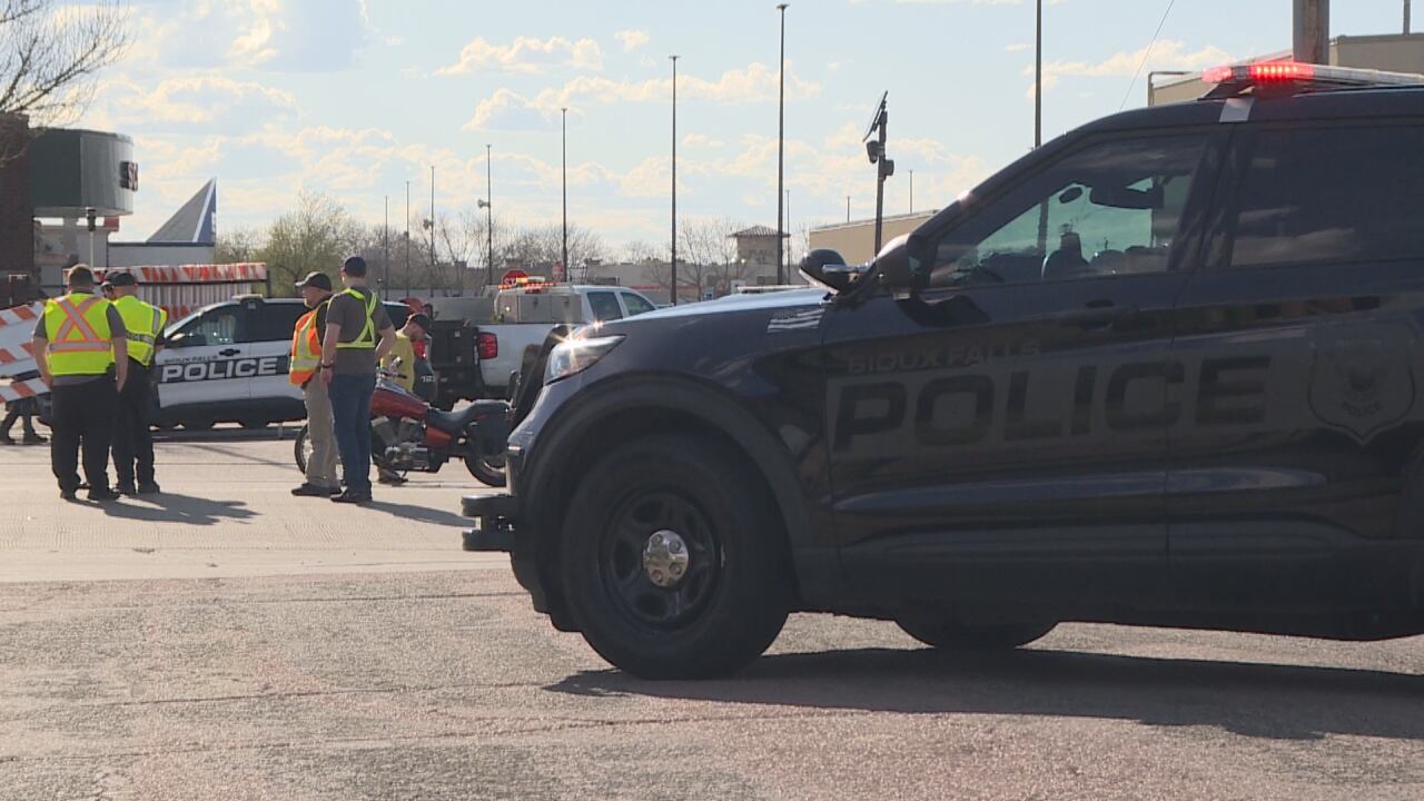 One hurt after vehicle strikes motorcycle in Sioux Falls
