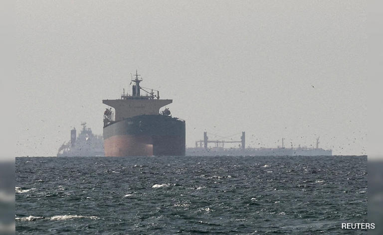 Oil spikes past $100 as US plans naval blockade around Iranian ports