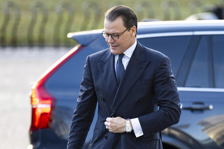 Prins Daniel inkallad till slottet – läskigt möte om hälsan