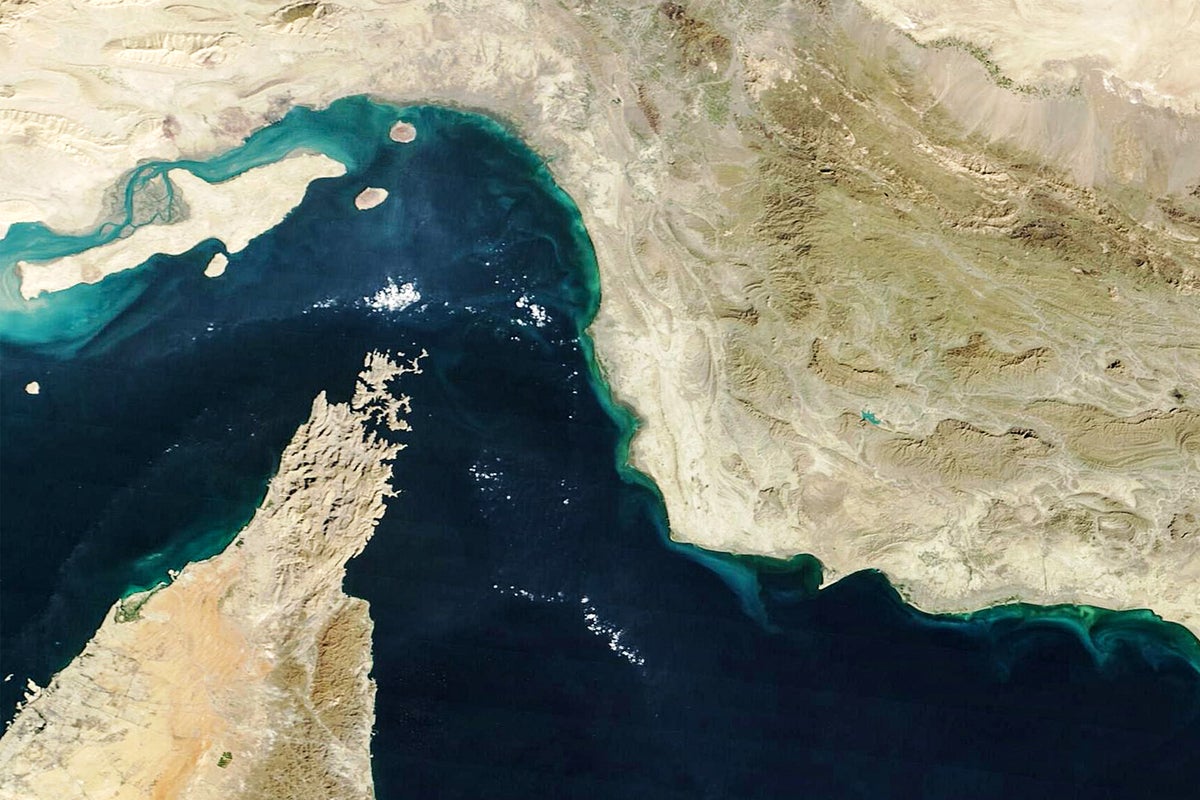Why is the US threatening to blockade the Strait of Hormuz?