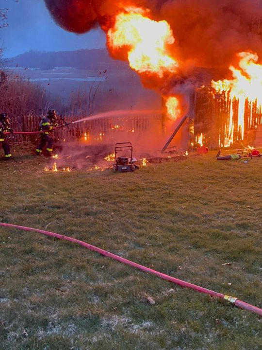 Crews extinguish large brush fire in East Haven