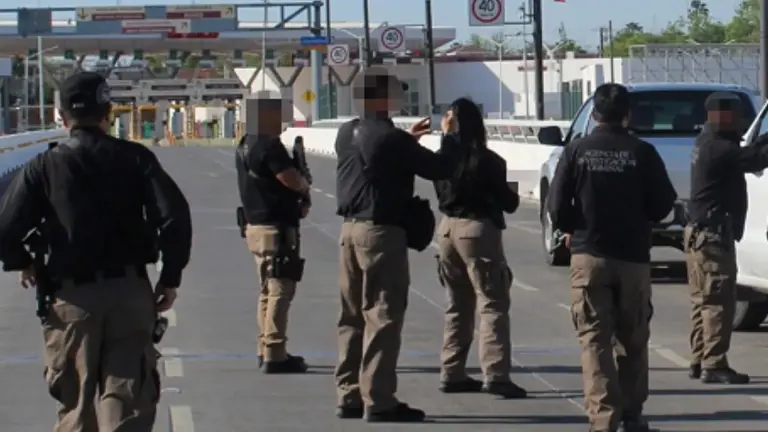 ¿Qué debes hacer si te detiene un agente de ICE? Conoce tus derechos y ...