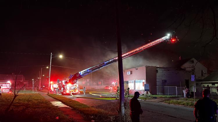 Crews battle early morning fire in central Toledo