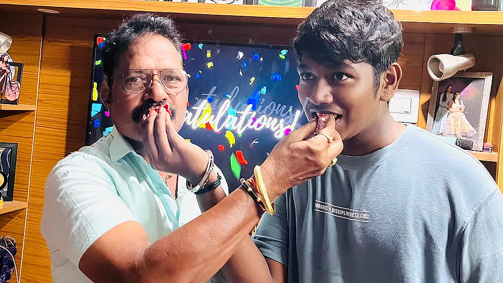 Father–son duo clears PUC examination together in Mangaluru