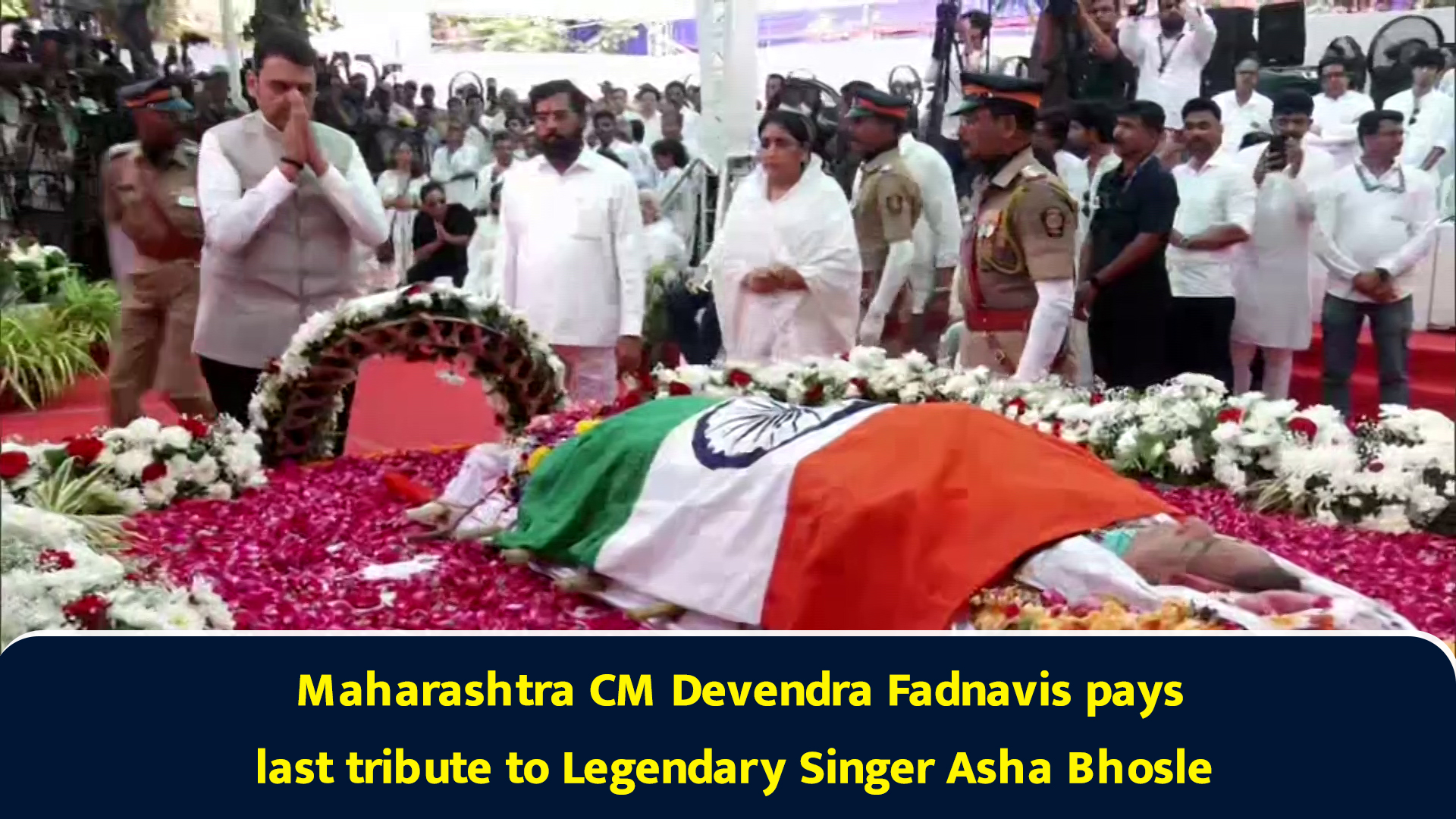 Maharashtra CM Devendra Fadnavis pays last tribute to legendary singer ...