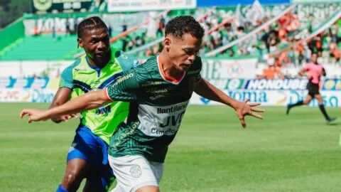Real España rescata un empate ante Lobos UPNFM y sigue como líder