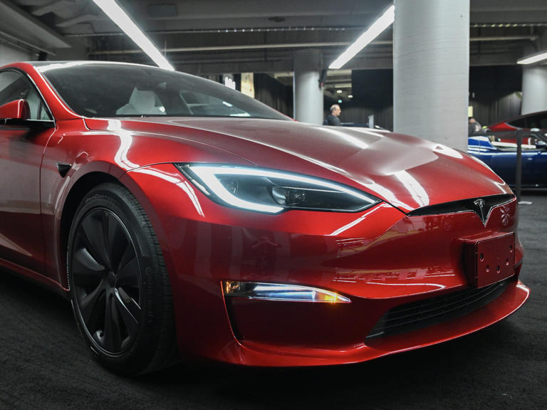 Tesla is selling 250 invite-only Model S 'Signatures' for $160,000 ...