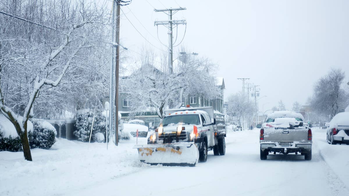 Winter warnings predict 20 inches of snow and 45 mph winds, storm kits ...