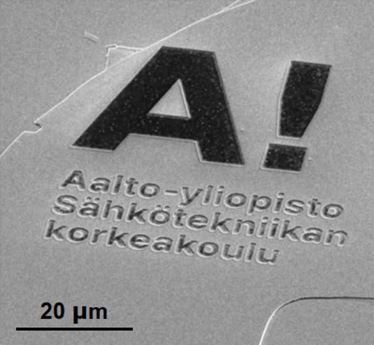 Record-breaking photonics approach traps light on a chip for millions ...