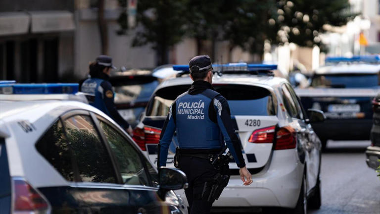 Una pelea entre una madre y sus dos hijos menores en la puertas de un ...