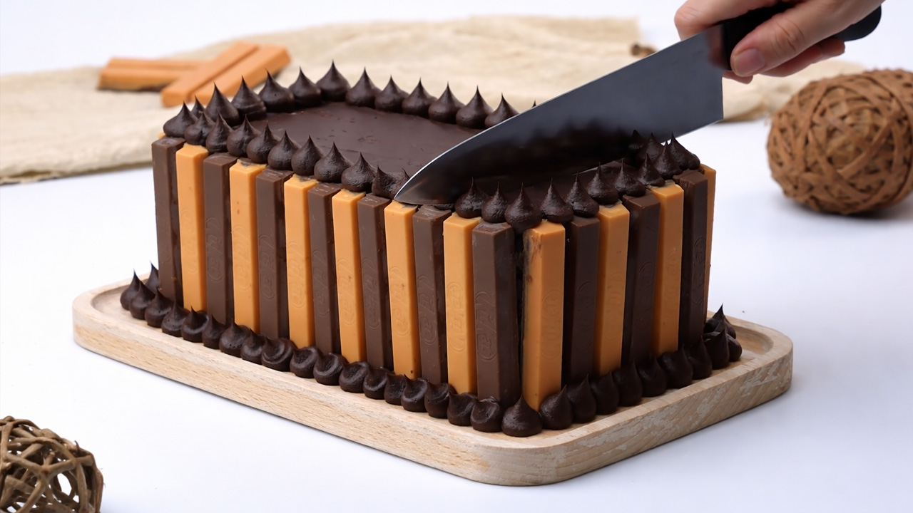 Easy Chocolate Cake Recipes And Decorating Tips