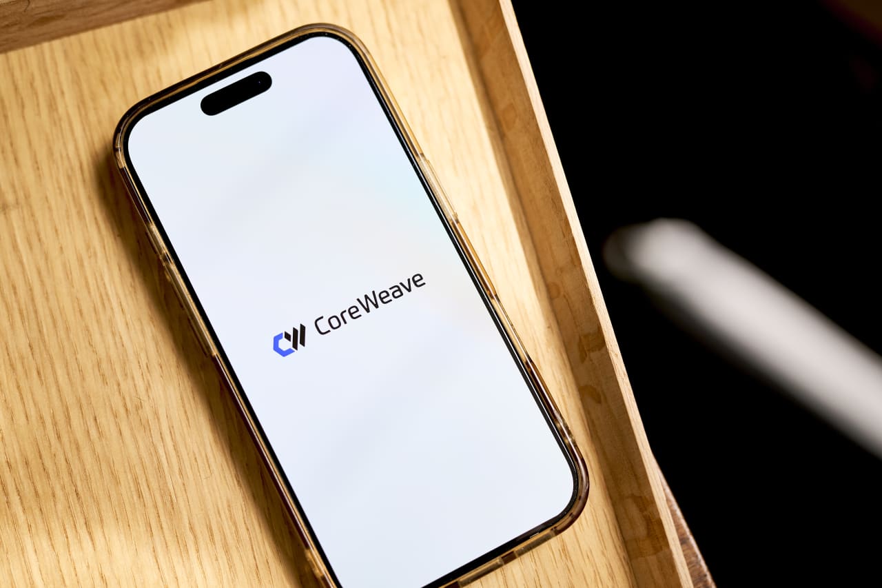 CoreWeave stock surges again. Analysts keep upgrading the stock.