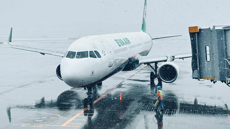 SFO pauses flights during thunderstorms as delays and cancellations mount