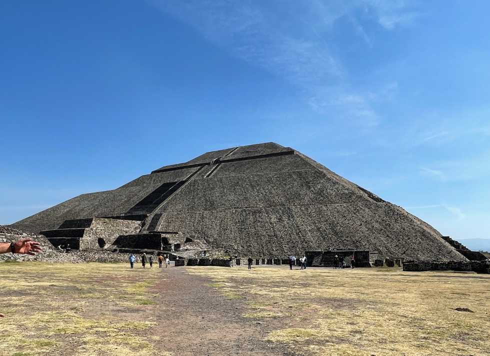 Exploring the energy of Teotihuacán pyramids in Mexico
