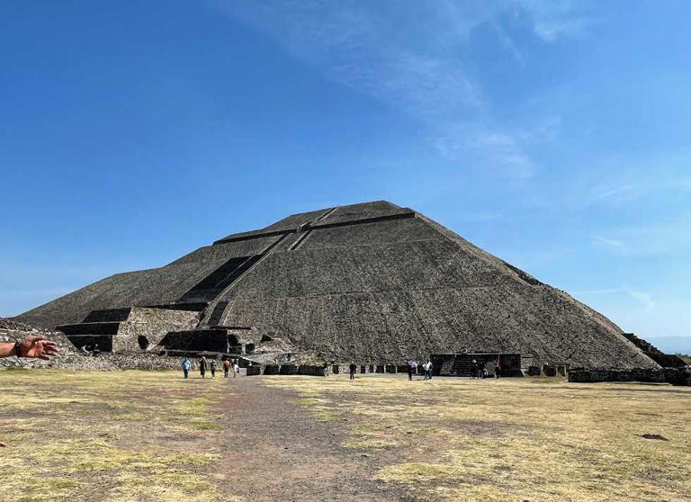 Exploring the energy of Teotihuacán pyramids in Mexico