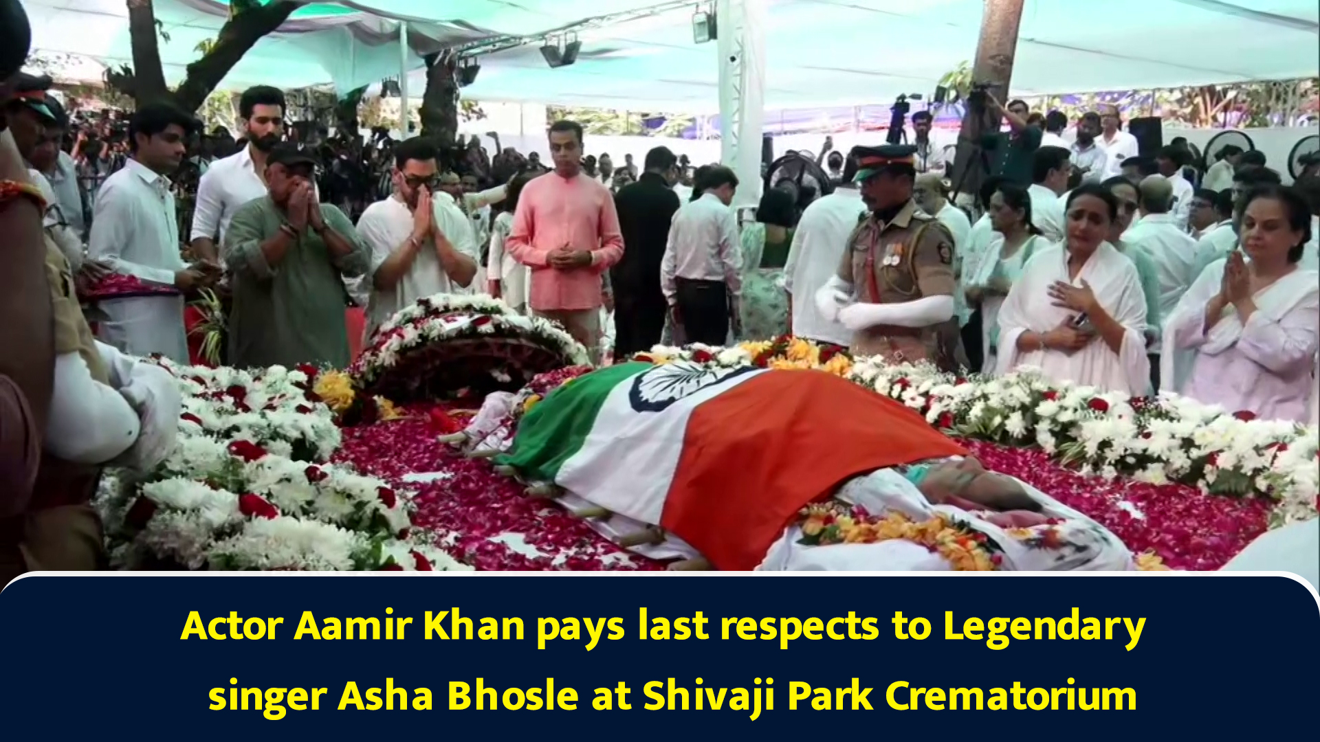 Actor Aamir Khan pays last respects to legendary singer Asha Bhosle at ...