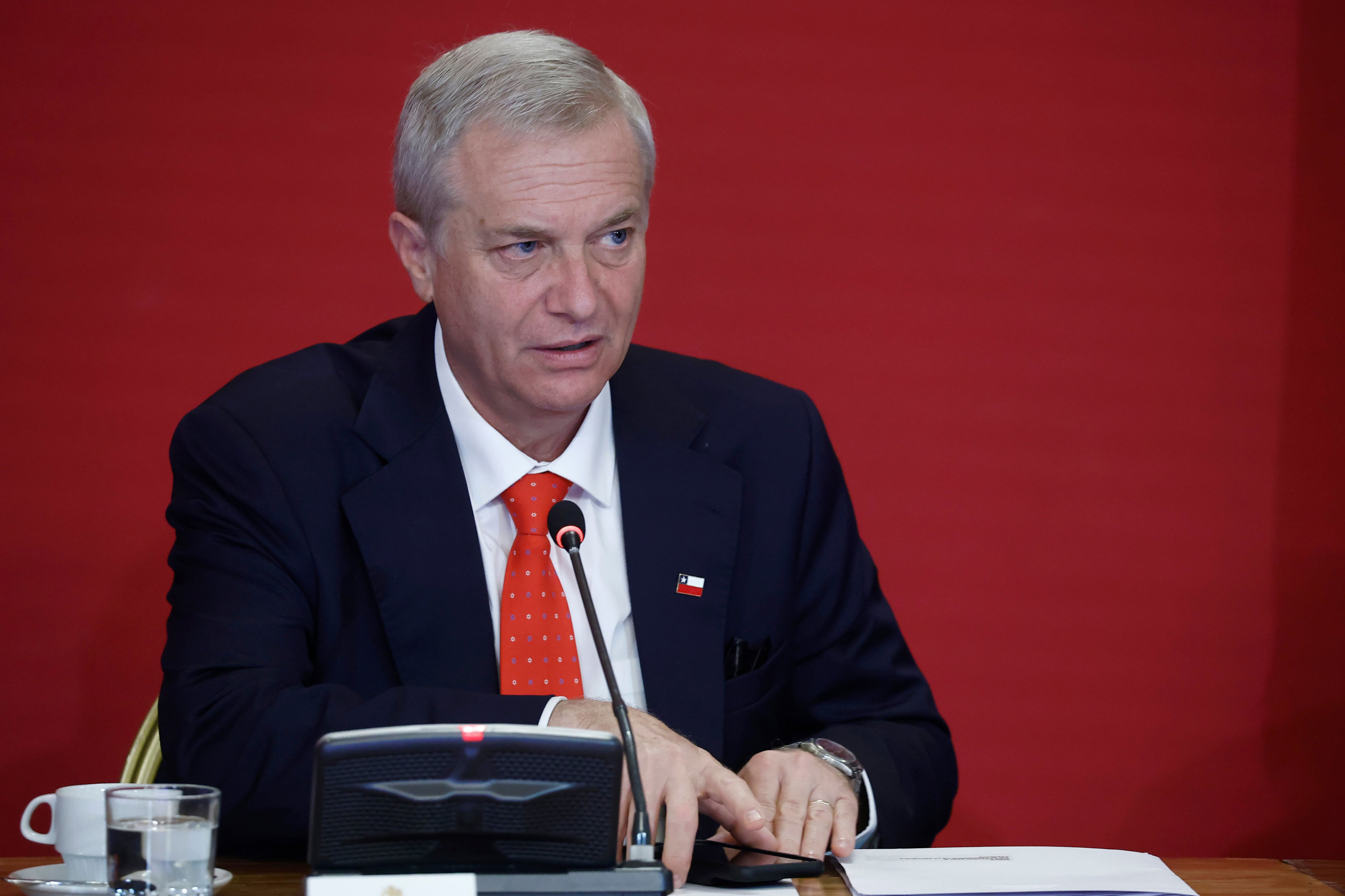 Kast encabeza cita con alcaldes de oposición en La Moneda y extiende ...