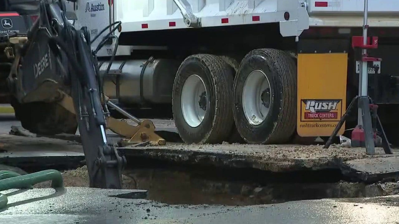 Austin Water crews working to repair water main break in downtown