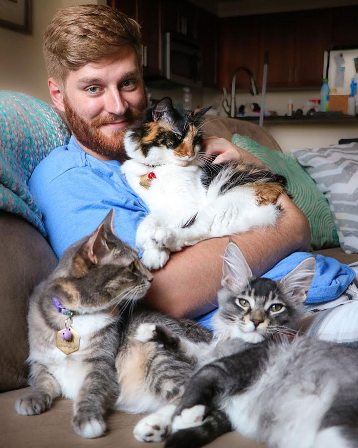 30 Adorable Photos Of Cat Dads And Their Furry Friends