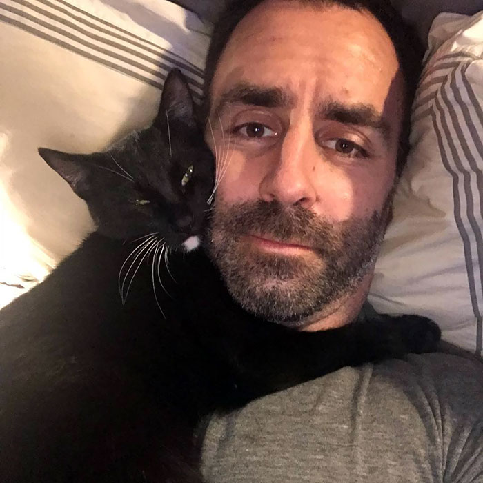 30 Adorable Photos Of Cat Dads And Their Furry Friends