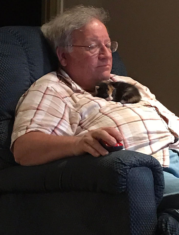 30 Adorable Photos Of Cat Dads And Their Furry Friends