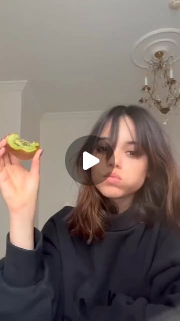 Why kiwis are one of the healthiest fruits: Experts reveal how to ...
