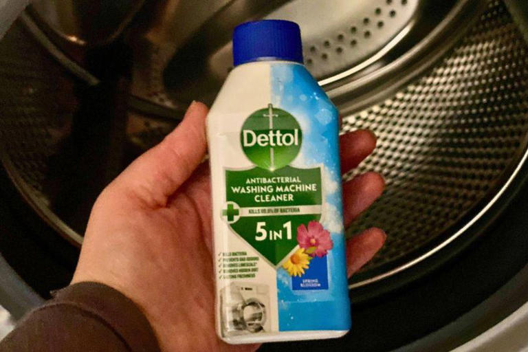 I used Dettol and Dr. Beckmann on my dirty washing machine – one ...