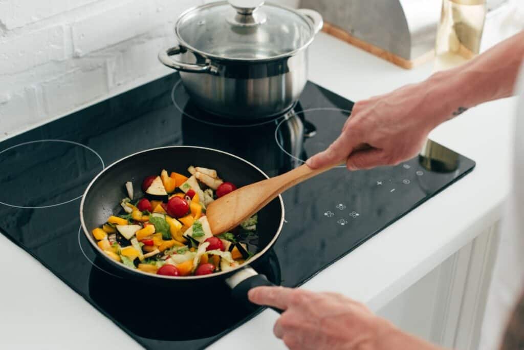 Airbnb kitchens change how travelers eat on the road<br>