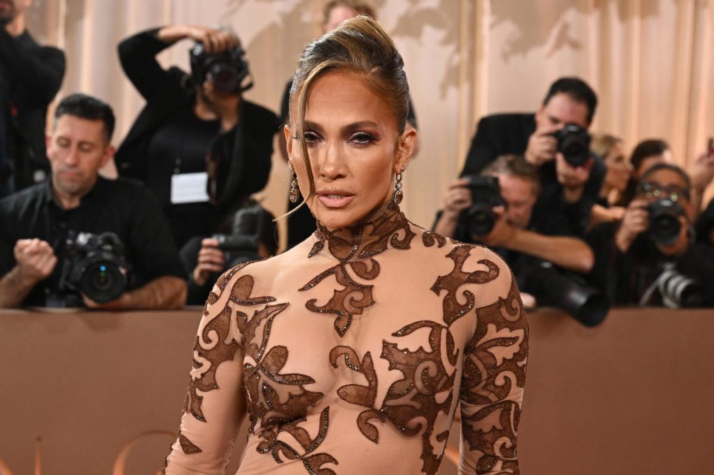 Jennifer Lopez makes Coachella debut during David Guetta set<br><br>