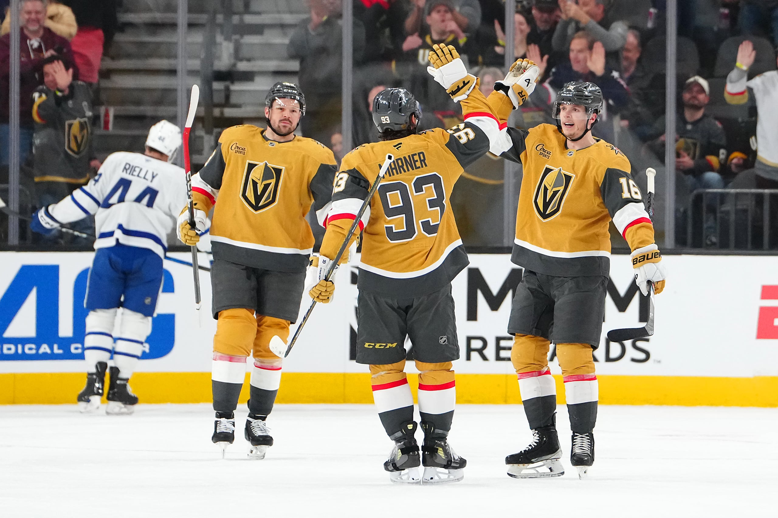 VHN daily: Golden Knights clinch, Henderson rolls on, Hart's hot return